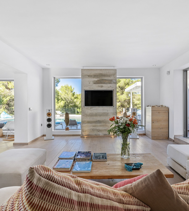 Resa Estates Ivy Cala Tarida Ibiza  luxe woning villa for rent te huur house living woonkamer.png